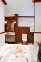 MV Emperor Orion 04818853_orionbathroom640 Liveaboards 04818853_orionbathroom640.jpg